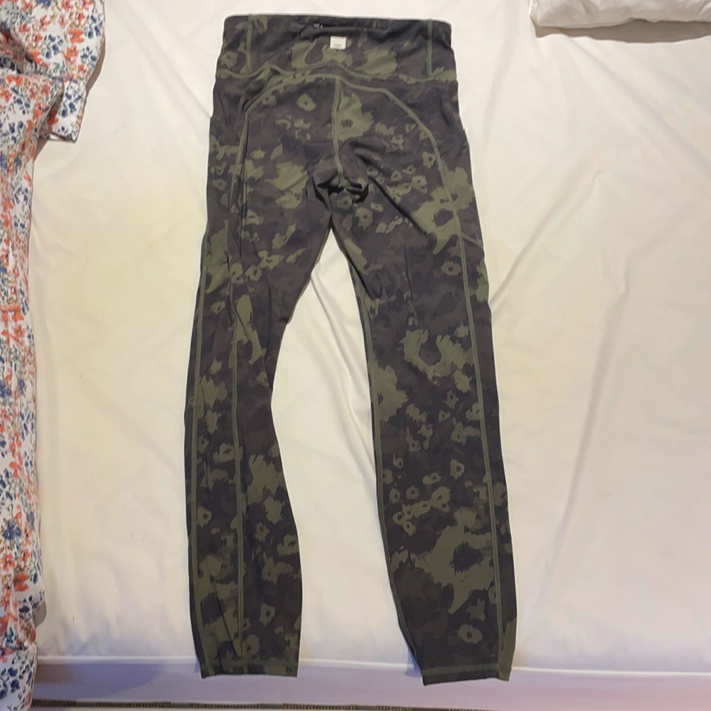 VUORI running/ yoga leggings / pants